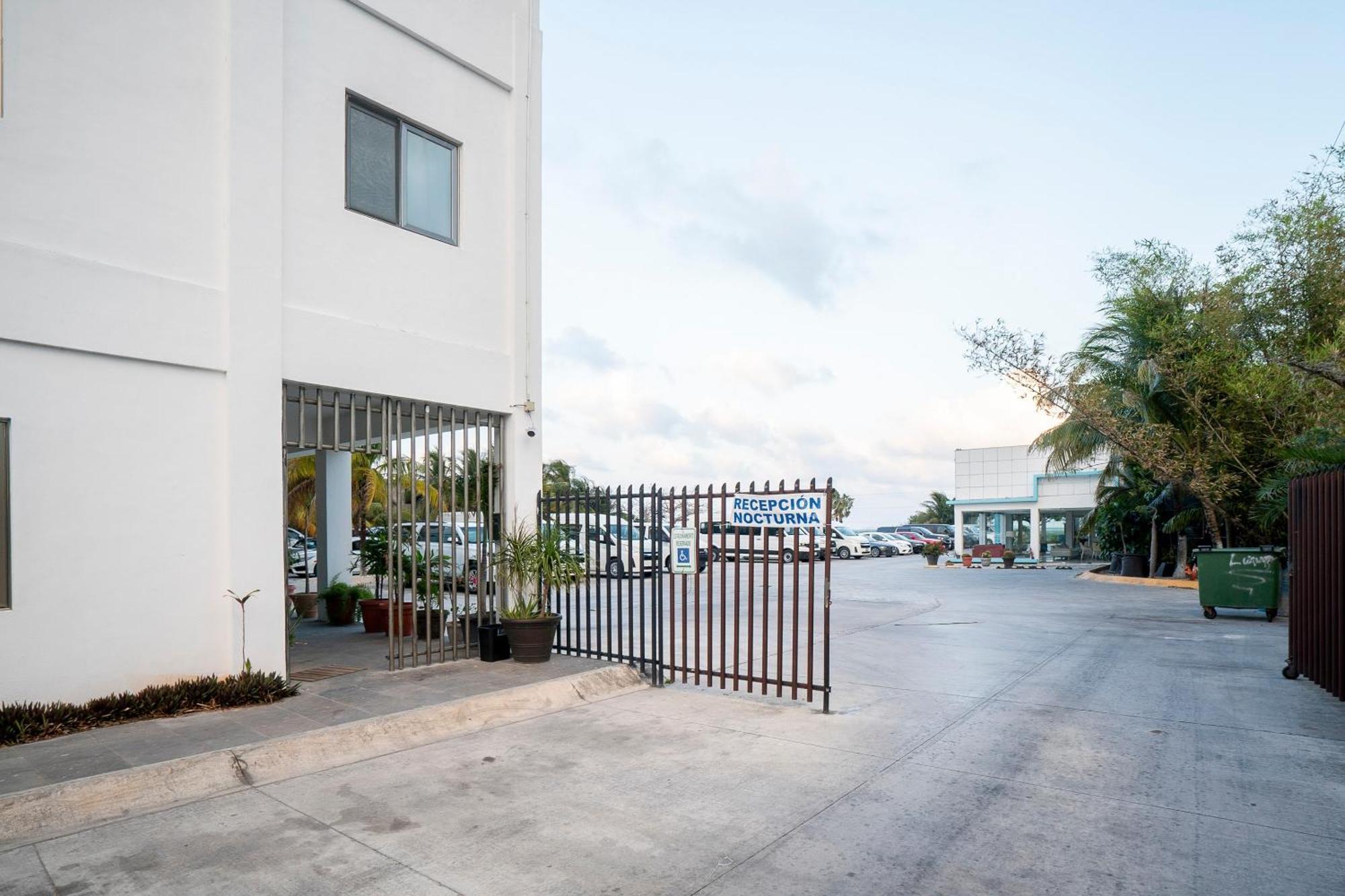 Capital O Cancun International Airport 24 7 外观 照片